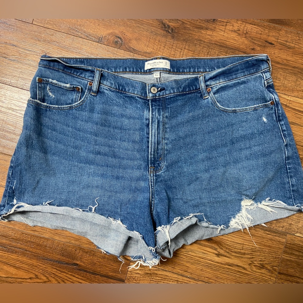 Abercrombie & Fitch The 4" Mom Short High Rise 35/20 curve love jean shorts